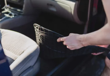 Dywaniki samochodowe – gumowe czy welurowe?