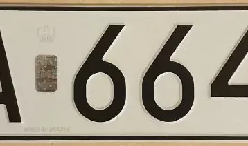 Zmiana tablic rejestracyjnych a OC – co musisz wiedzieć?