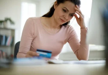 Jak spłacić chwilówki? Najlepsze sposoby na uporanie się z uciążliwymi długami